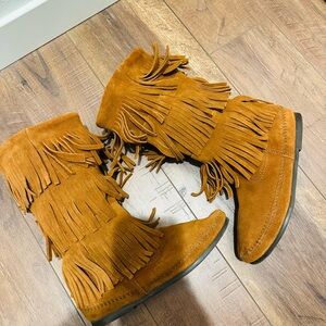 Minnetonka Fringe Suede Tan Boots for Women